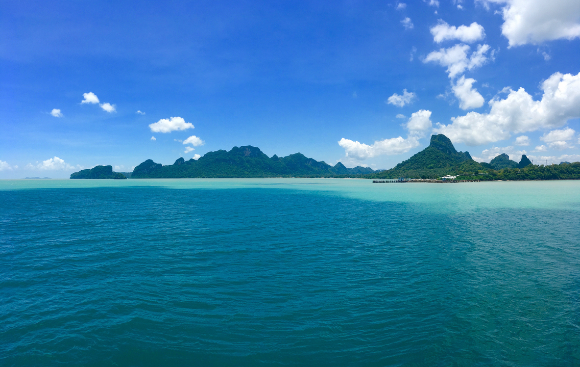 Stunning view of a tropical coastal landscape with clear blue waters.
