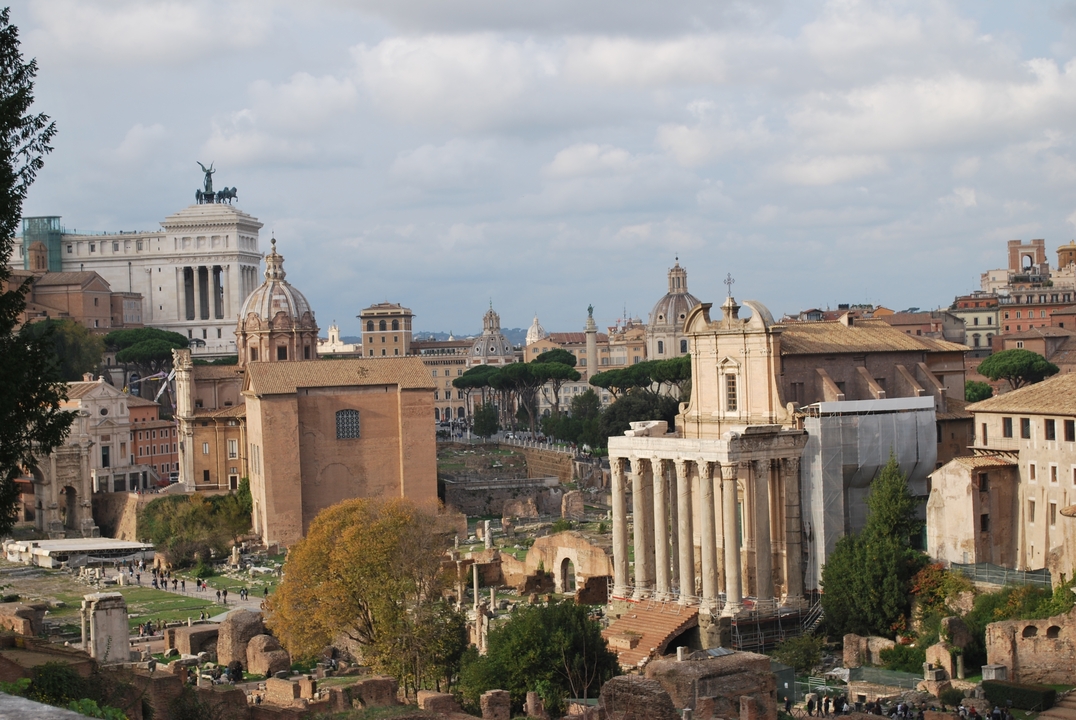 Panoramic view of ancient Roman ruins.