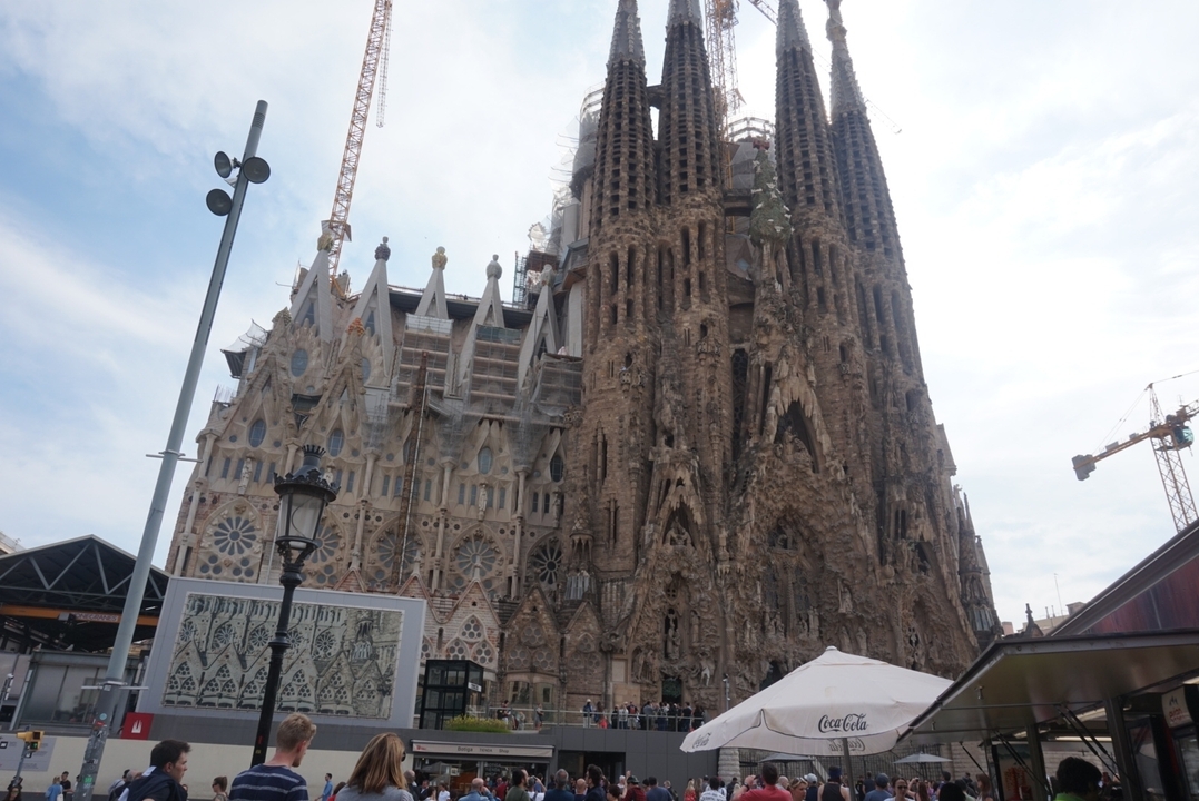 Sagrada Familia in Barcelona surrounded by tourists.