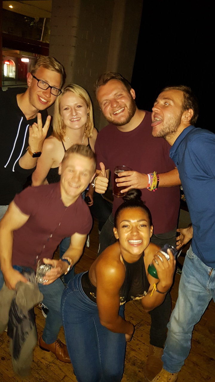 A blurry photo of people having drinks.