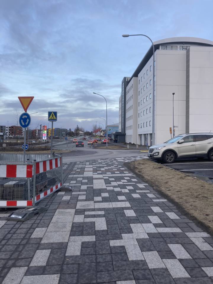 Street view with modern buildings on a cold day.