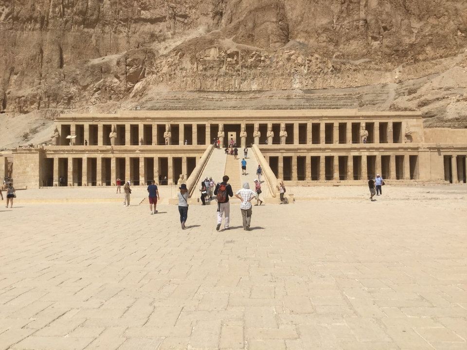 Tourists approaching Hatshepsut Temple.