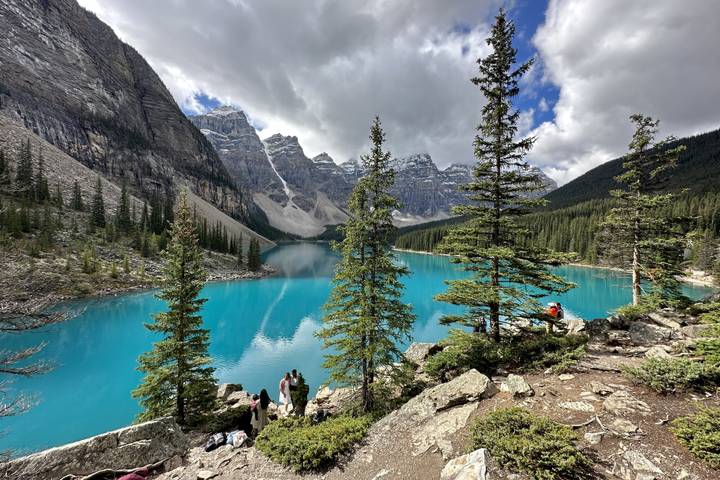 Turquoise mountain lake in the Canadian Rockies
