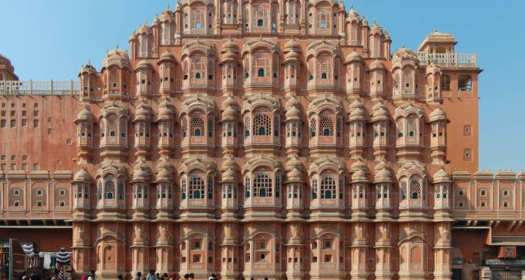 Hawa Mahal, la façade rose d'un palais à Jaipur, en Inde.
