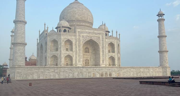 Side view of the Taj Mahal with a clear sky.