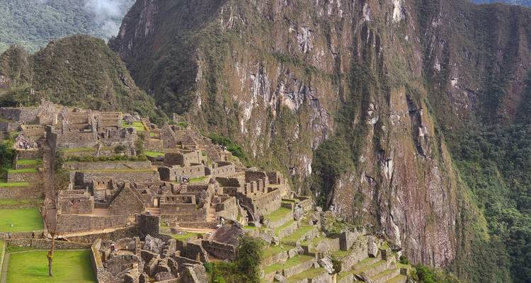 Paquete turístico completo de 4 días en Cusco- Visita a la ciudad, Valle Sagrado, Machupicchu en tren y Montaña Arco Iris - MEGAEXPEDITIONS 3