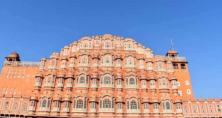 Das Hawa Mahal, ein ikonischer Palast mit kunstvoller Architektur.