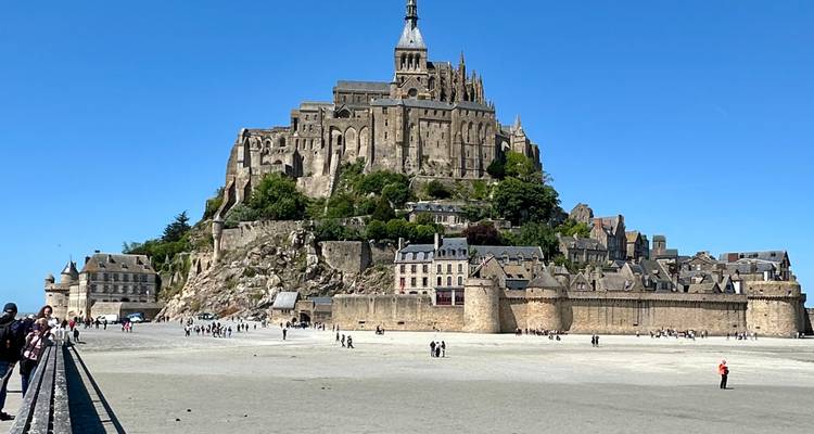 3-day Guided Normandy : D Day Beaches, Mont Saint-michel And Loire Valley Chateaux From Paris - PARISCityVISION 7