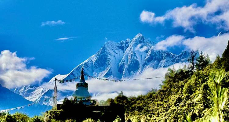 16 jours - Trek tranquille au camp de base de l'Everest - Female Guide Holiday 1