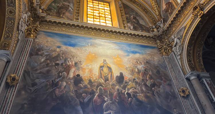 Peinture dramatique à l'intérieur de la basilique Saint-Pierre.