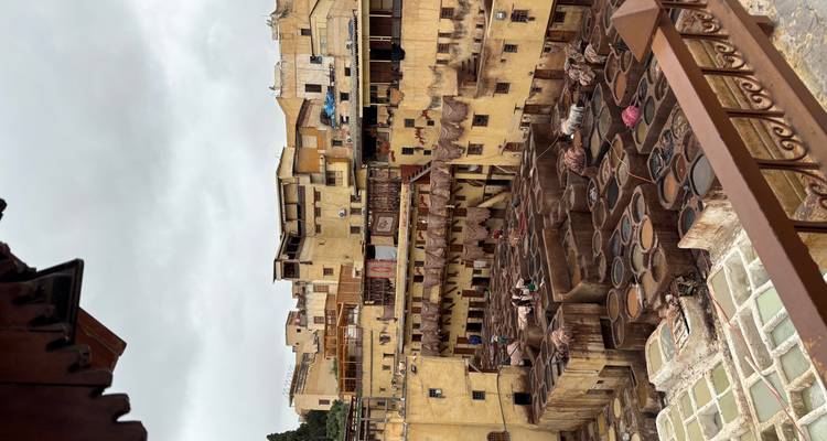 Un complexe de tanneries de cuir vu d'en haut.