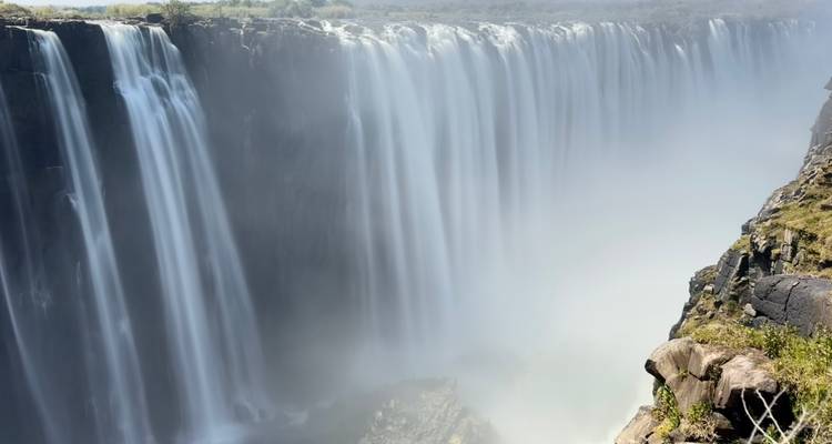 Victoria Falls with cascading water and mist.
