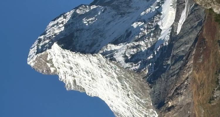 Pic emblématique du Cervin avec de la neige.
