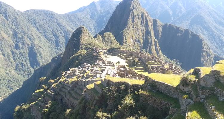 Vue panoramique des ruines du Machu Picchu et des montagnes environnantes