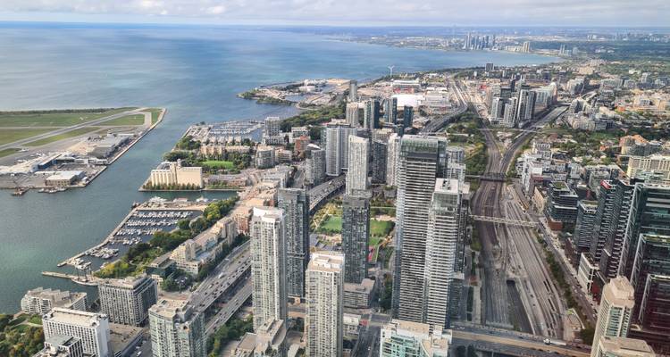 Horizon de Toronto avec front de mer.