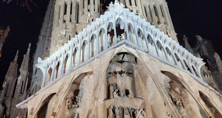 Night view of a large ornate cathedral.