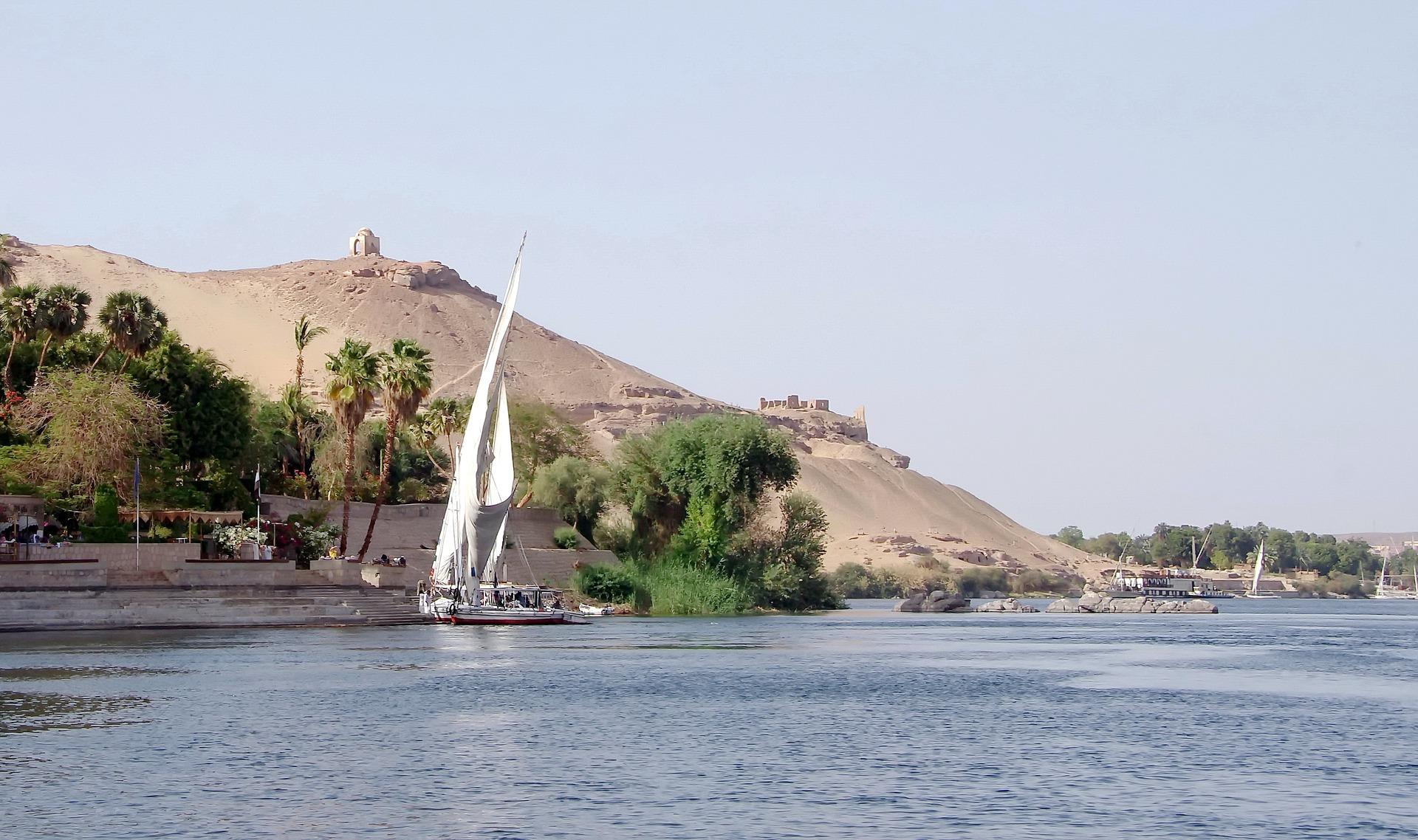Bark River Louksor,petit bras du Nil,barque de voyageurs,Boats,Luxor,Egypt,Nile River,1858 