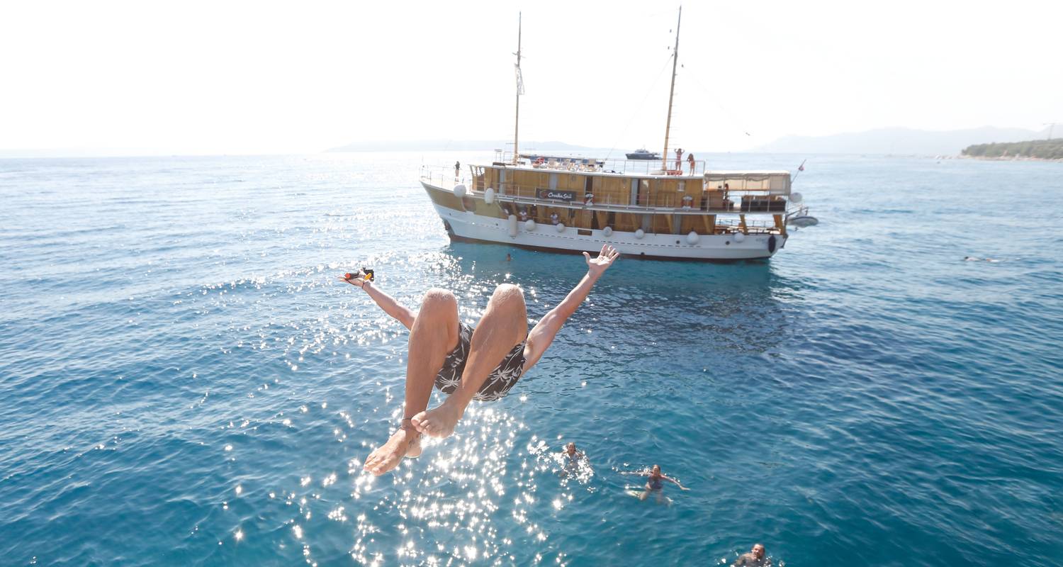 4-day Split to Dubrovnik One-way Cruise - Classic Plus above-deck, 18-35s