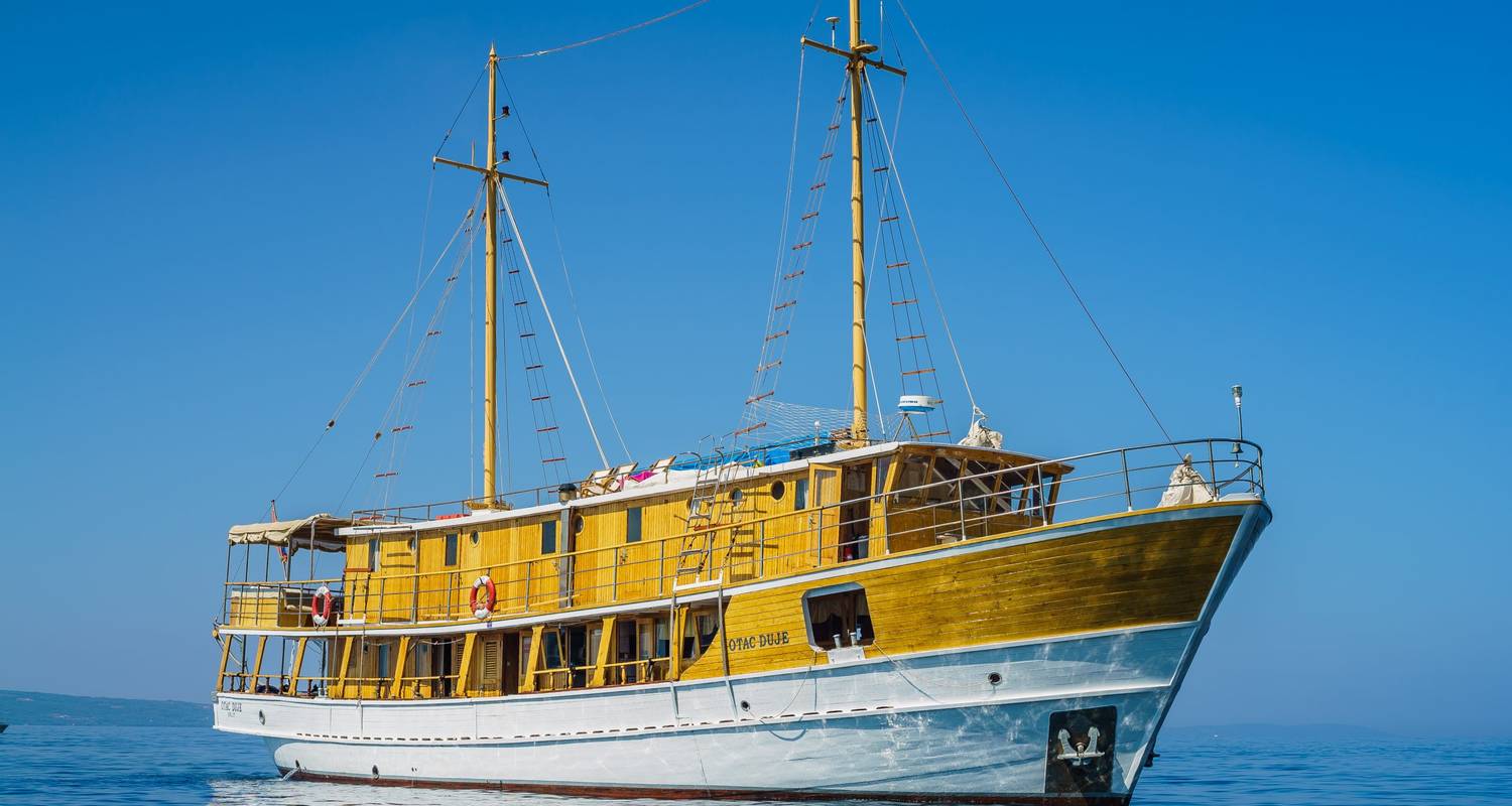 5-day Dubrovnik to Split one-way cruise - Classic Plus above-deck, 18-35s