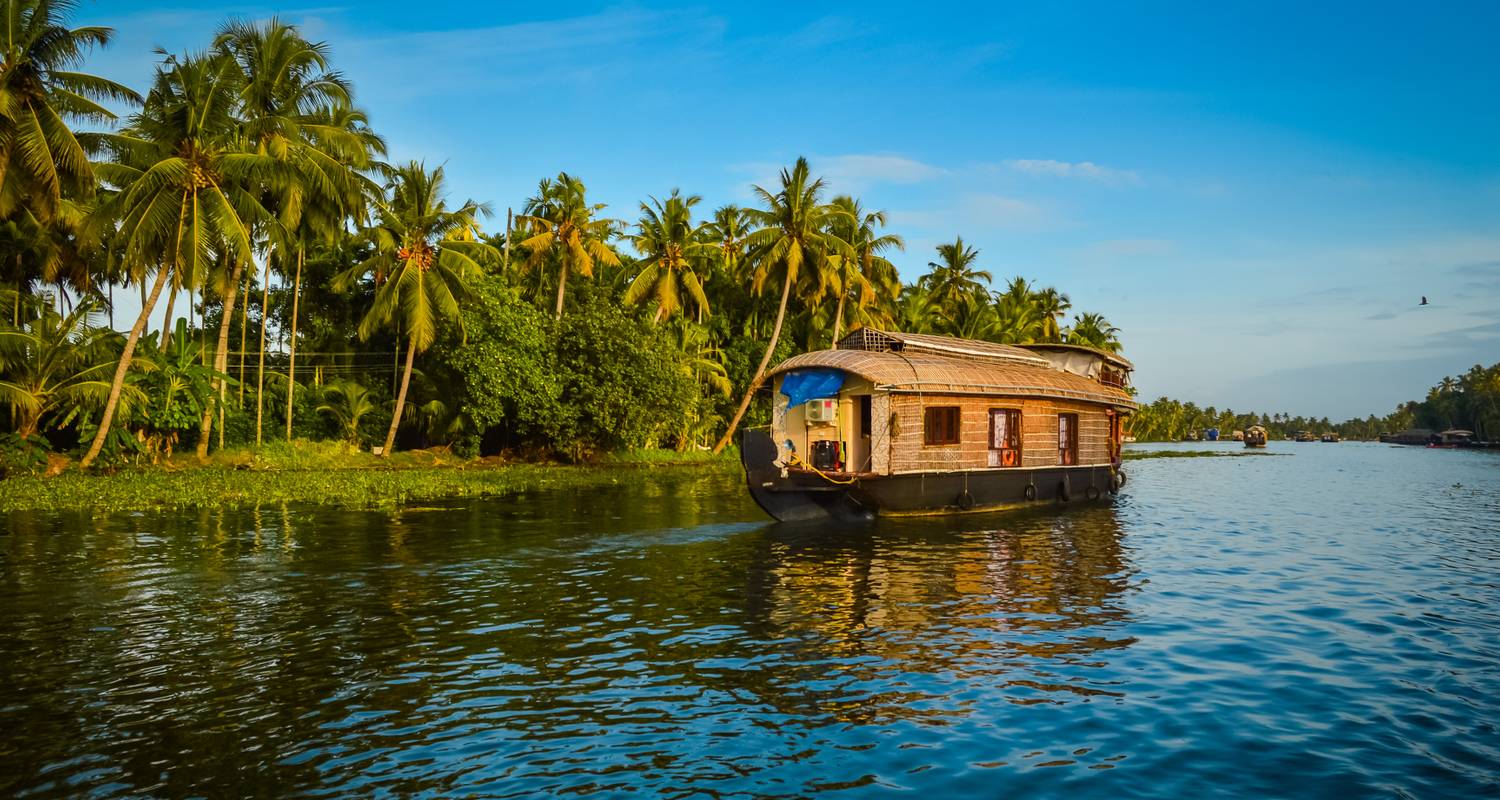 Essence of Kerala (Backwaters Experience & Relax at the Beach) - GeTS Holidays