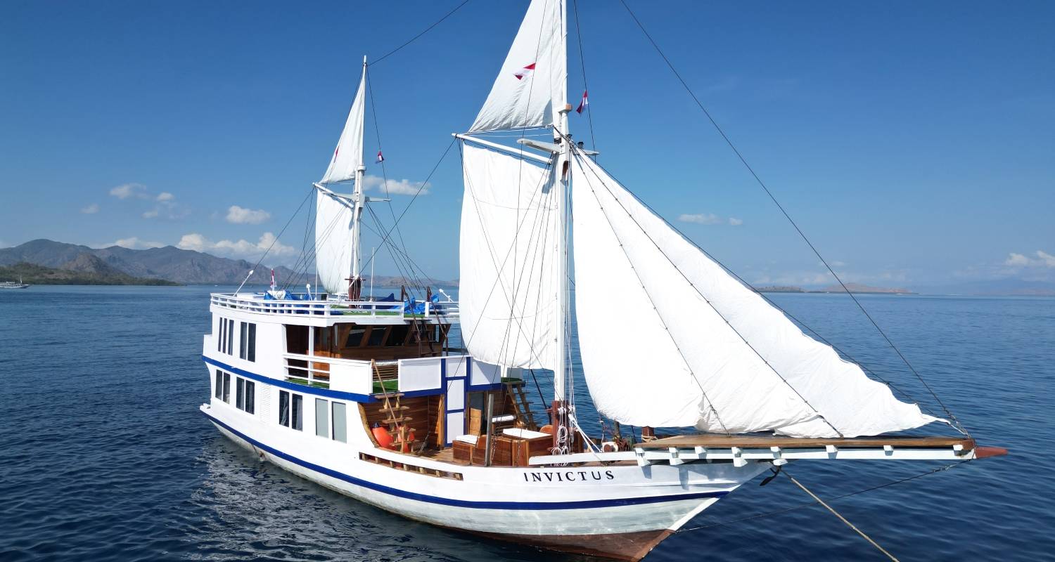 3D2N Sailing Komodo Flores, Indonesia
