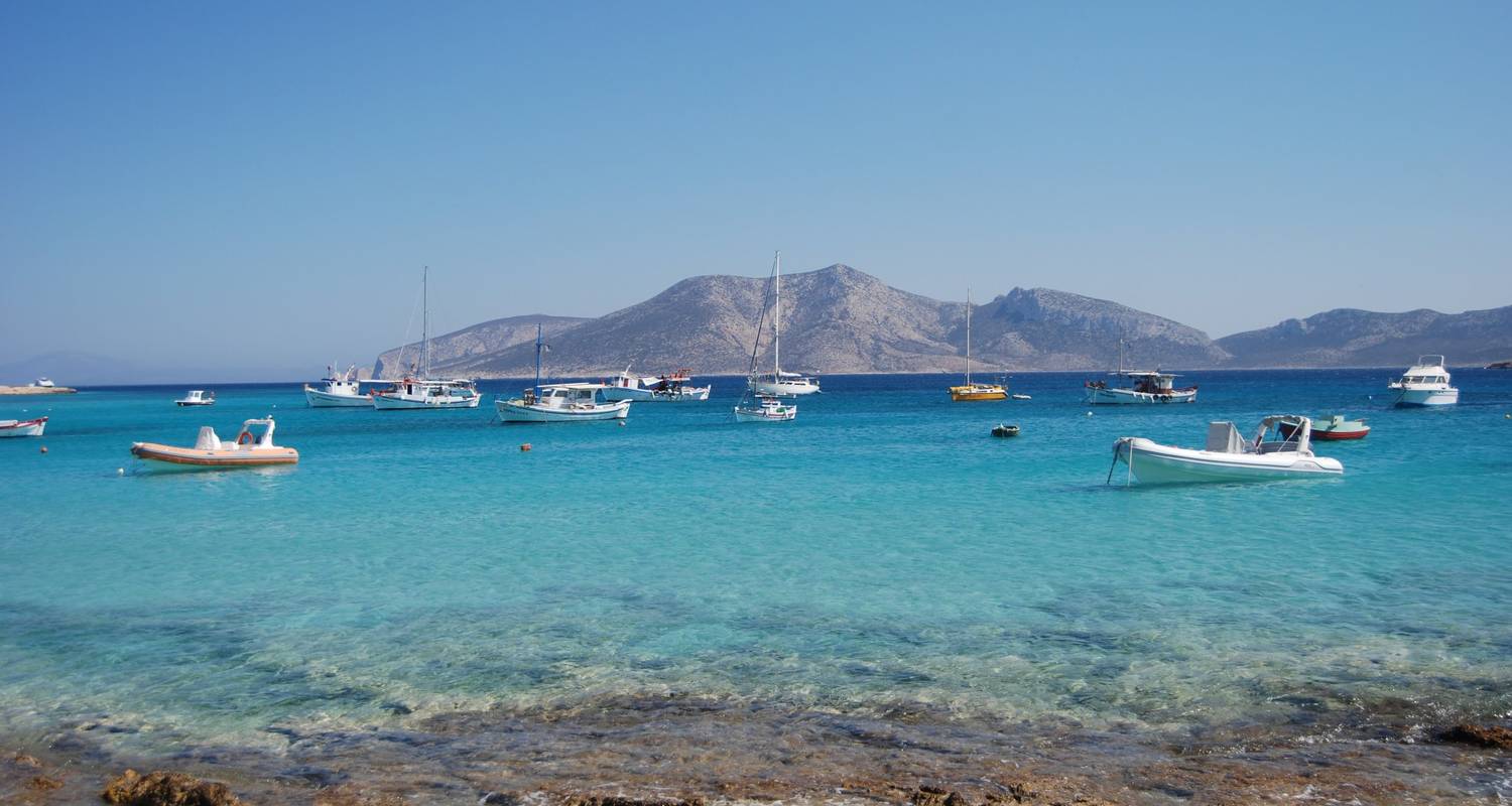 Small Cyclades & Mykonos Sailing Week - YachtHop