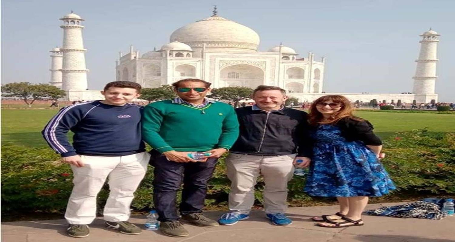 Taj Mahal & Agra Privatreise ab Delhi - Raj Tour & Travel