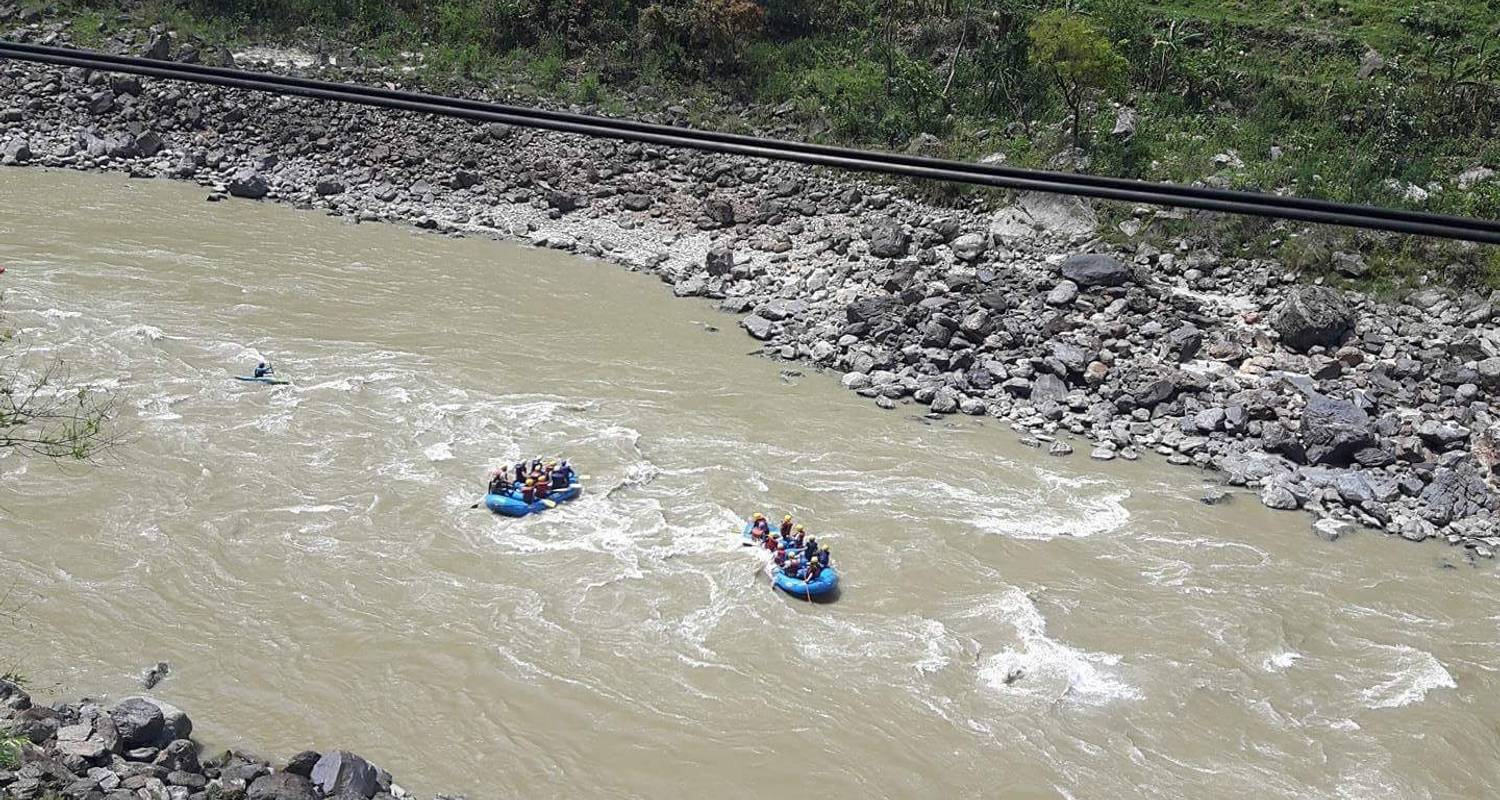 Canotaje en el río Trishuli - circuito de un día - Himalayan Adventure Treks & Tours