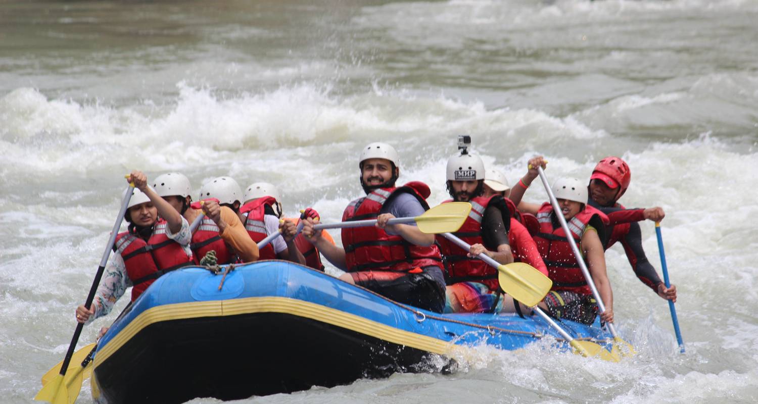 Canotaje en el río Trishuli - noche - Himalayan Adventure Treks & Tours