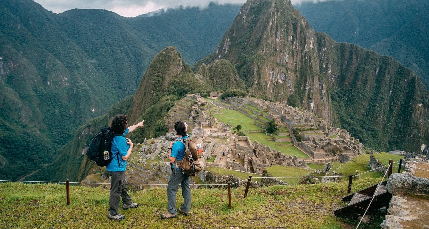 Inca Trail to Machu Picchu: 4-Day Hike with Vistadome Train