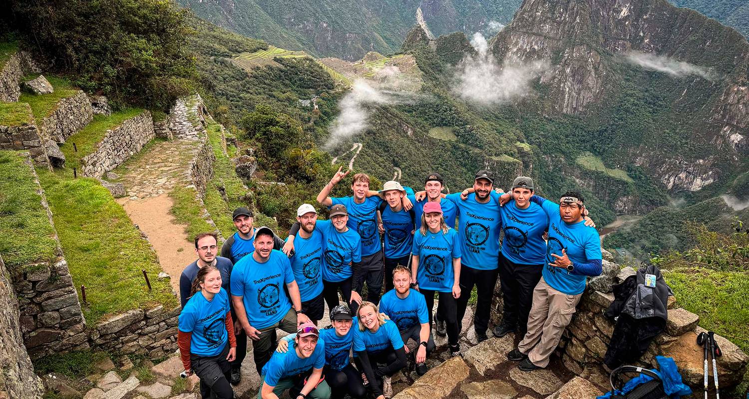 Machu Picchu: Inca Trail hike 4 days & Vistadome Train