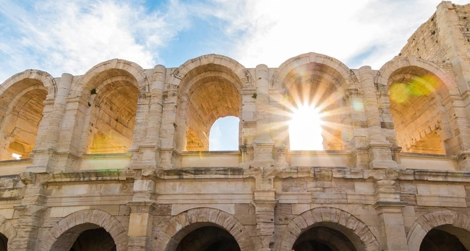 Santons and Christmas traditions along the canals of Provence In the footsteps of fortresses and authentic villages