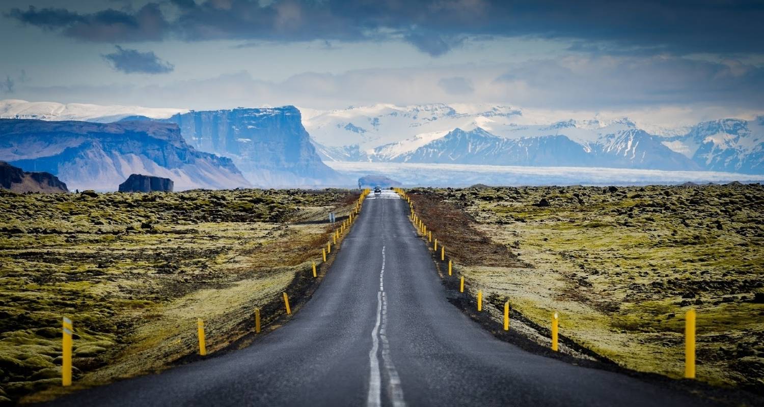 ICELAND – Golden Circle South Coast with Northern Lights