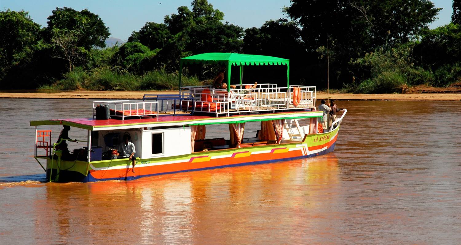 Descent Of Tsiribihina River  And The Famous Tsingy De Bemaraha - Sifaka Voyages