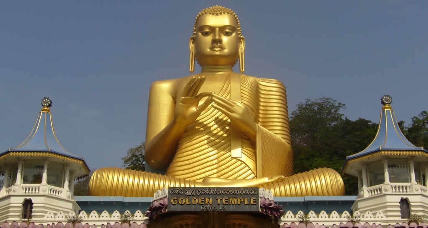Статуя Будды в храме Индия