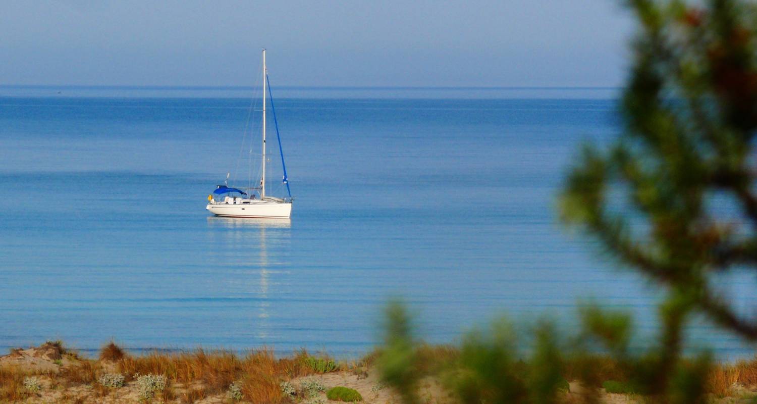 Explore Athens, Mykonos & Santorini & stay at 4* hotels (3 inclusive activities)