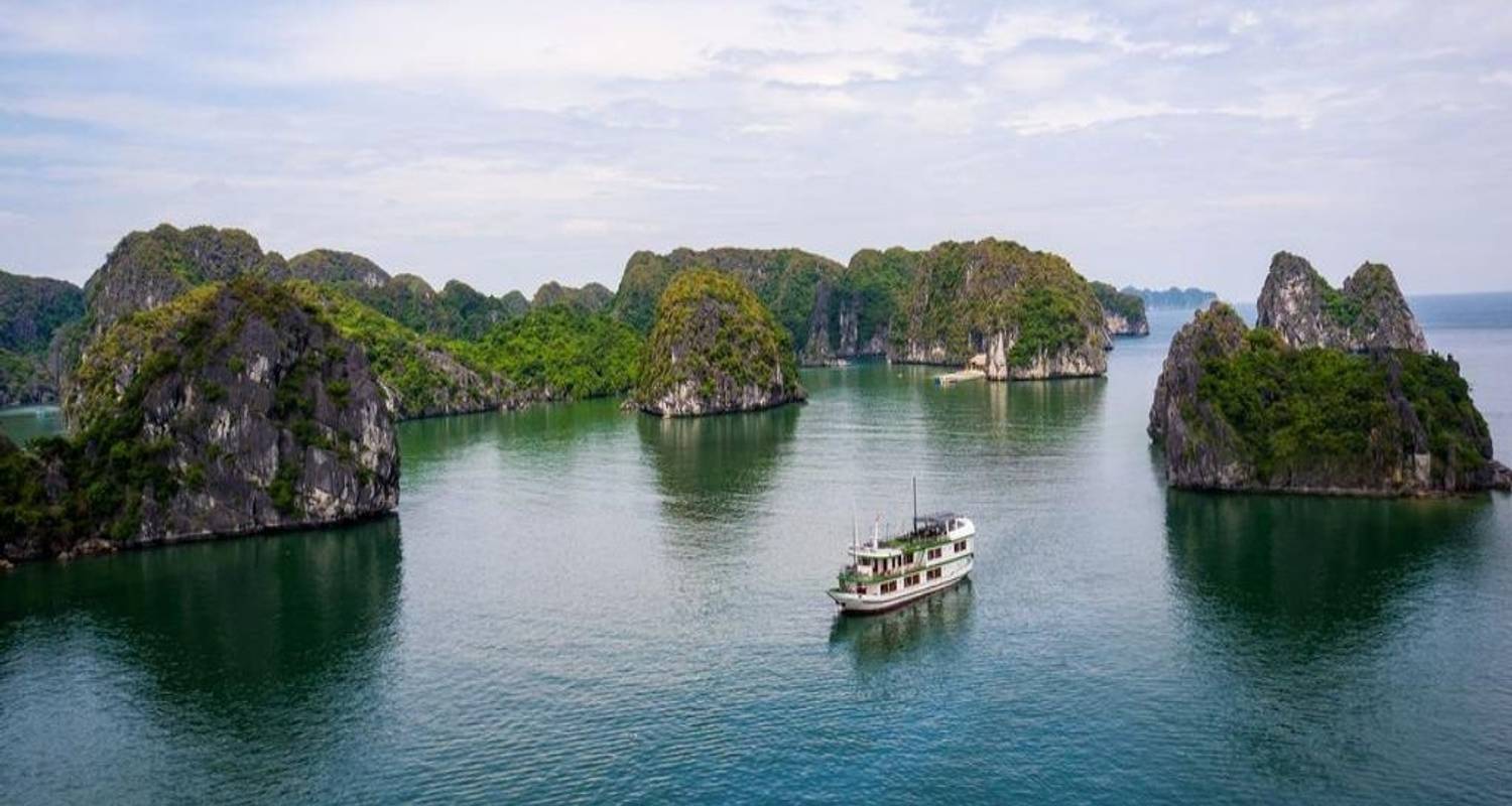 Lan bay. Ханой бухта Халонг. Бухта Халонг как добраться из Ханоя. Lan ha Bay & ha long Bay to Hanoi to da nang to hoi an Ancient Town. Lan ha Bay.