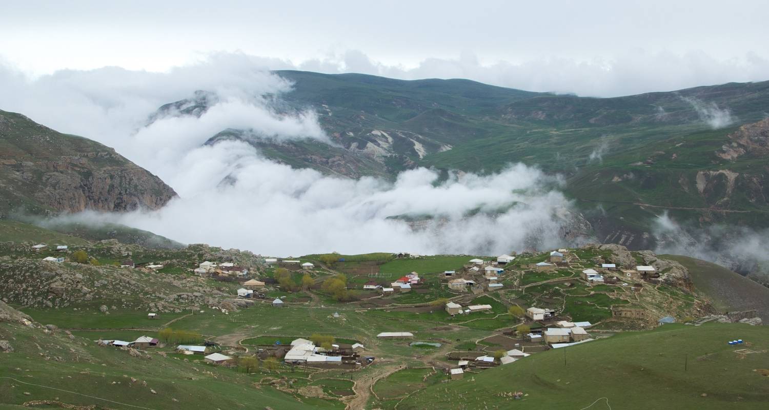 Hiking tour in the Greater Caucasus: Guba-Gusar region - Steppe and sky travel