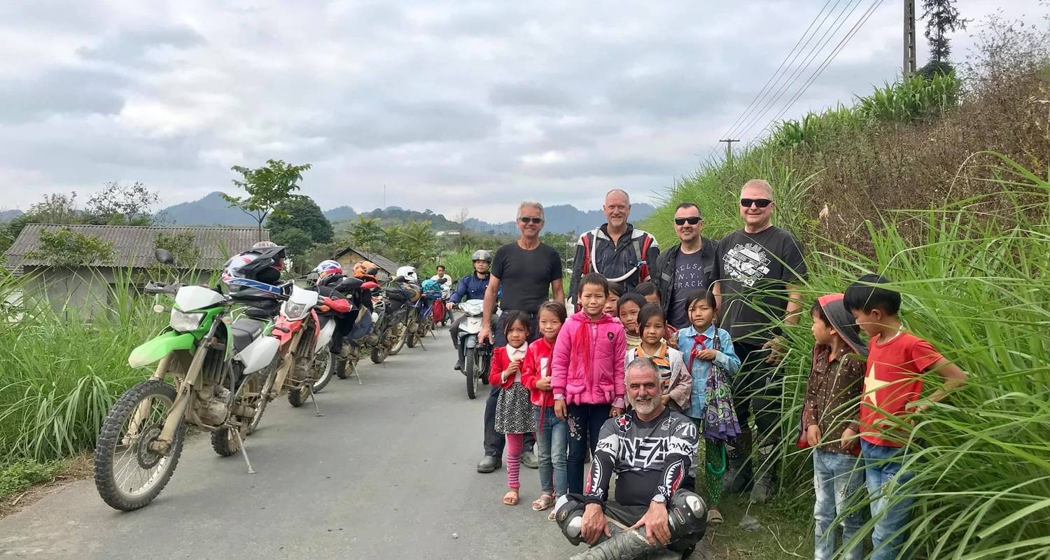 Circuit spectaculaire en moto dans le Nord à Ha Giang via Ba Be, Cao Bang, Dong Van - DNQ Travel