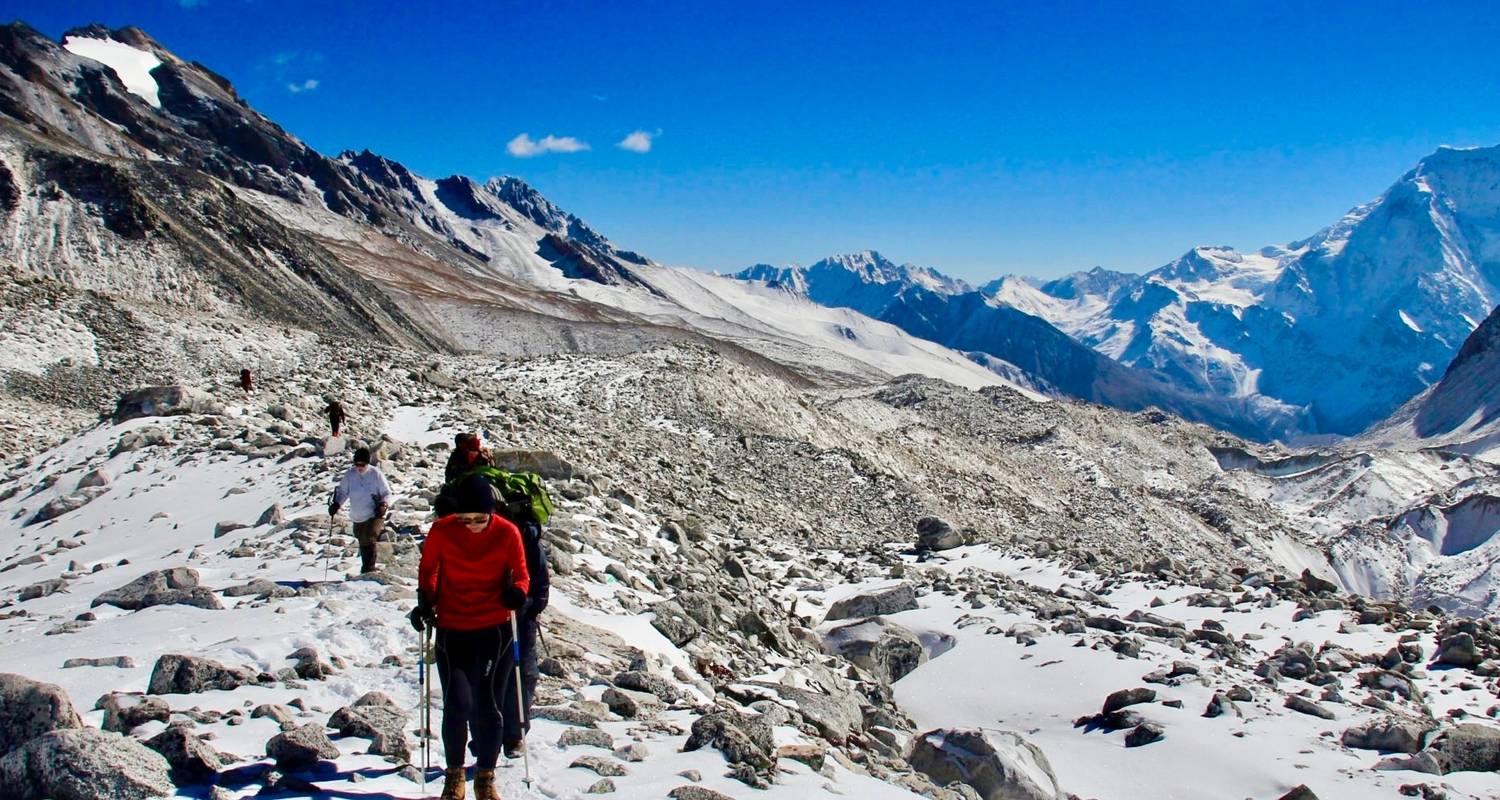 Familia circuitos en Trekking por el Circuito del Manaslu