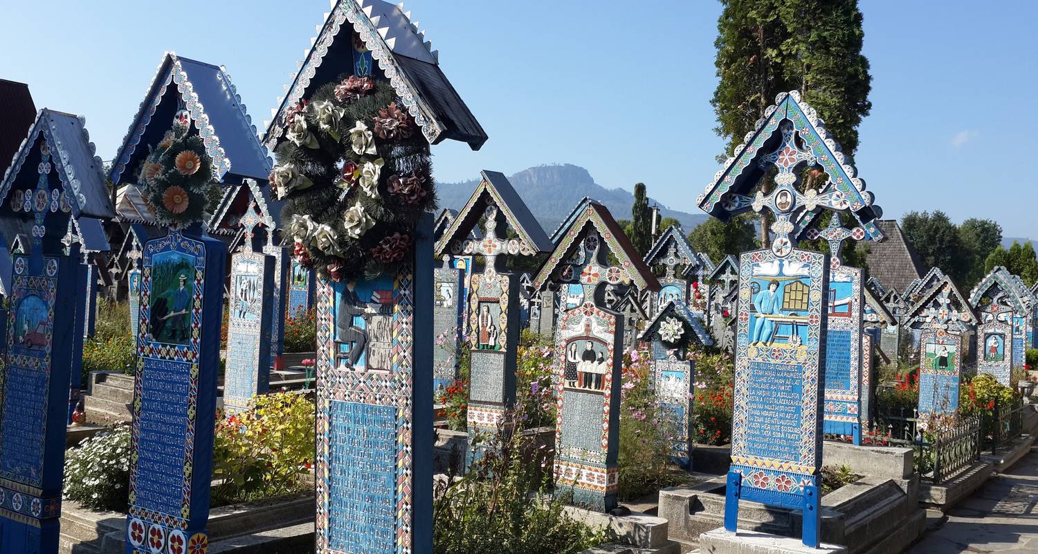 Circuit privé de 8 jours en Transylvanie, Monastères peints de Bucovine, églises en bois de Maramures et cimetière de Sapanta. - Transylvania Discovery Tours