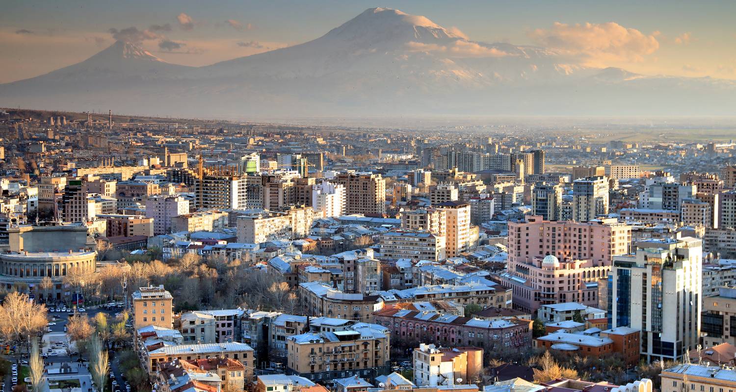 Ереван градусы. Армения город Ереван. Армения Ереван Арарат. Армения Ереван панорама. Столица Армения столица.