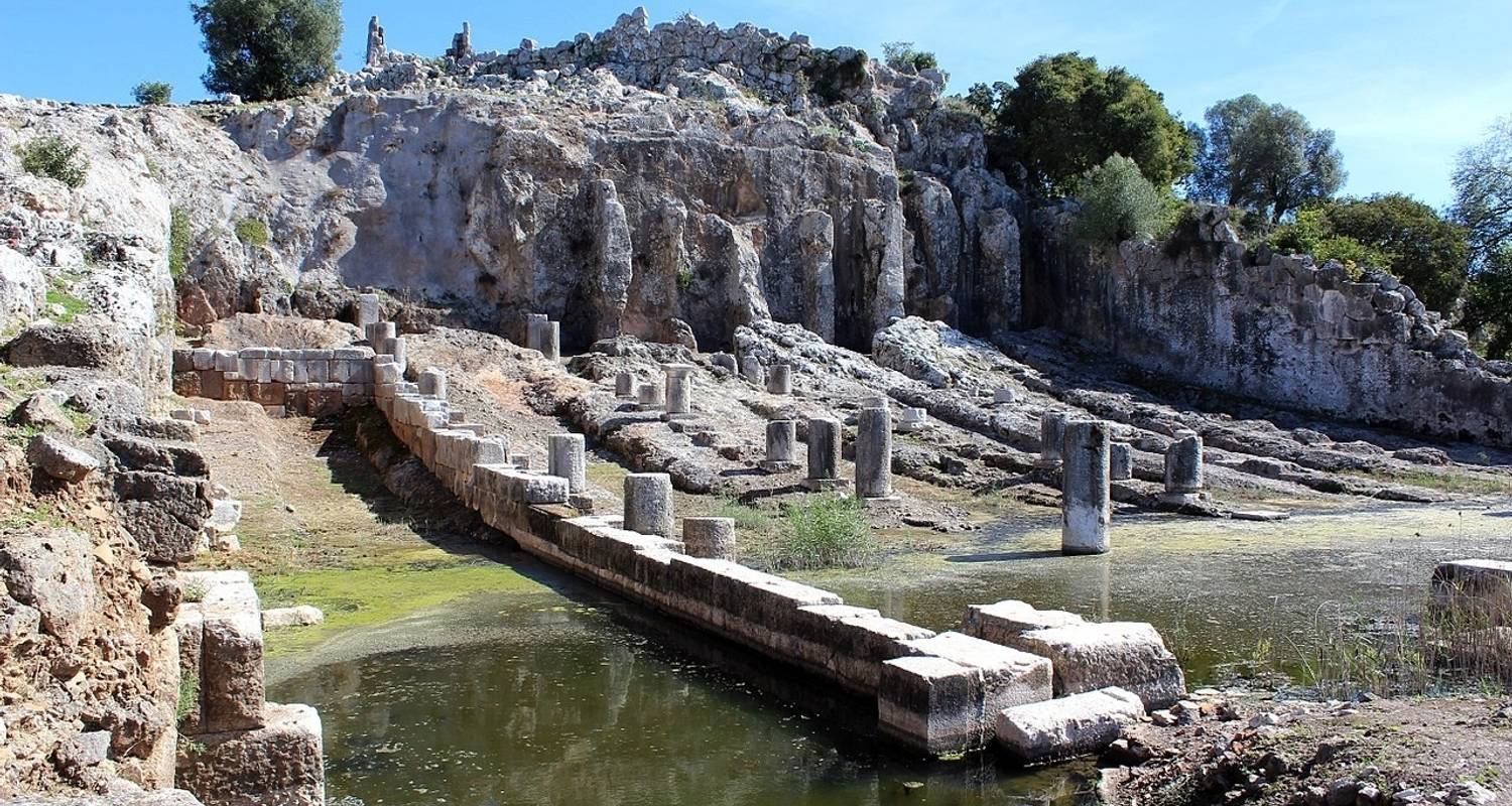 Idyllic grand tour in Greece: UNESCO sites and other top destinations on a 26-days tour from Igoumenitsa