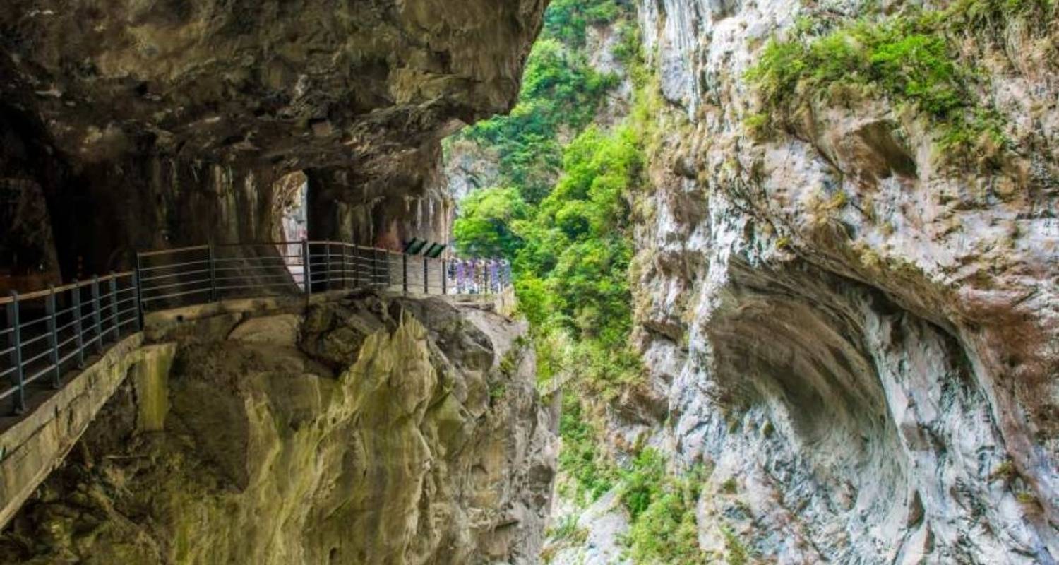 2-day Taroko Gorge Premium Private Tour Depart from Taipei