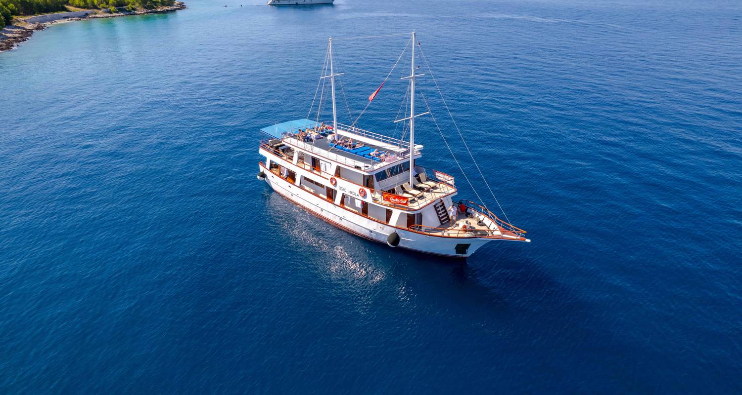 8-day Split Return cruise - Premier boat, 18-35s