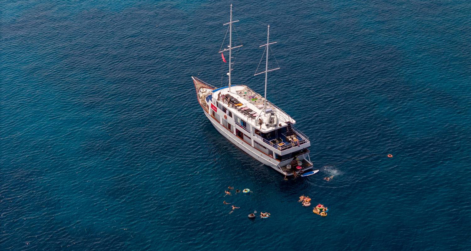 5-day Dubrovnik to Split one-way cruise - Premier boat, 18-35s - Go Croatia Sail