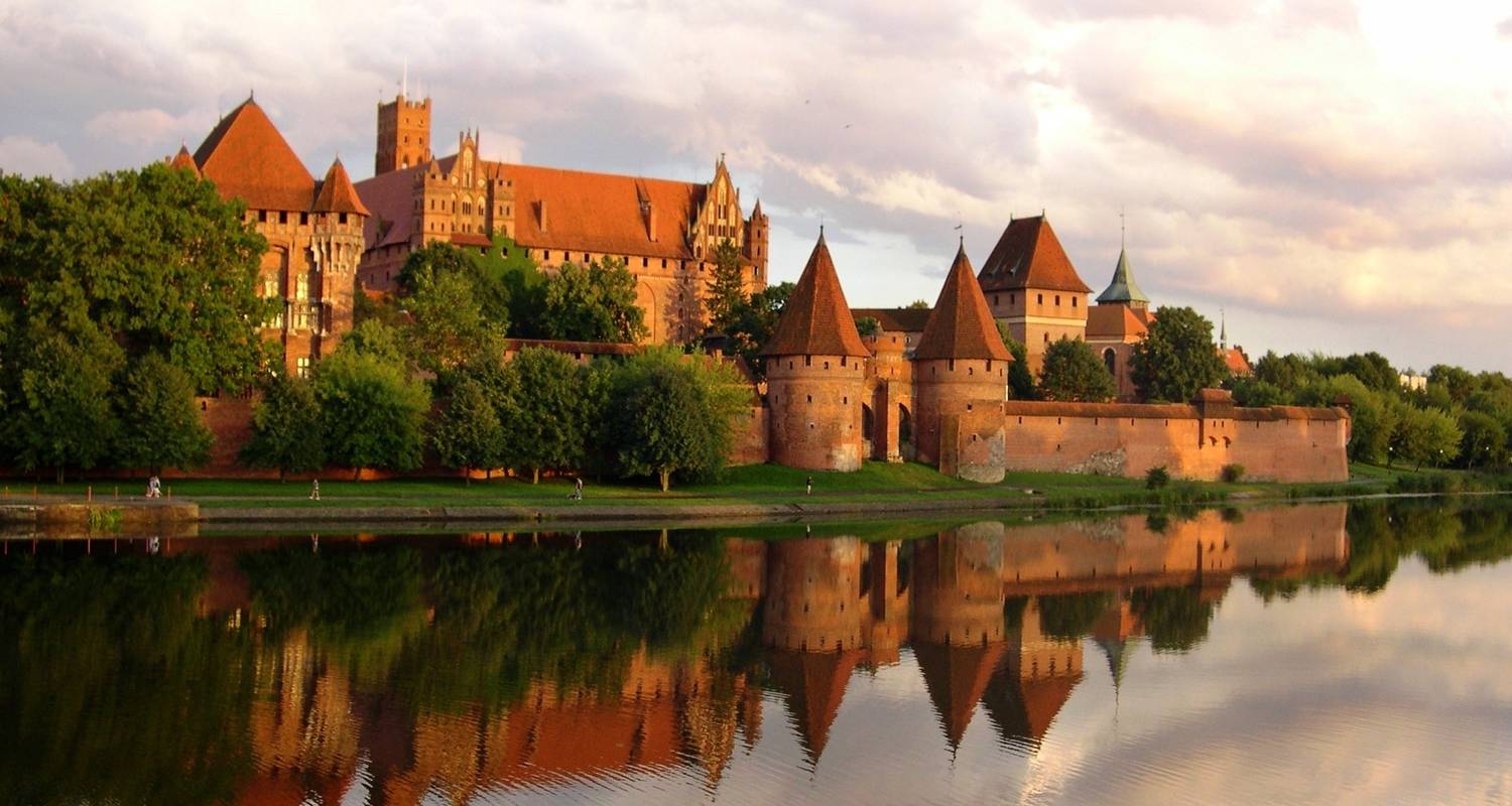 Poland and The Baltics off-season: UNESCO sites, Teutonic Knights castles and other beautiful destinations together with non-touristy historical places on a 21-days tour from Warsaw
