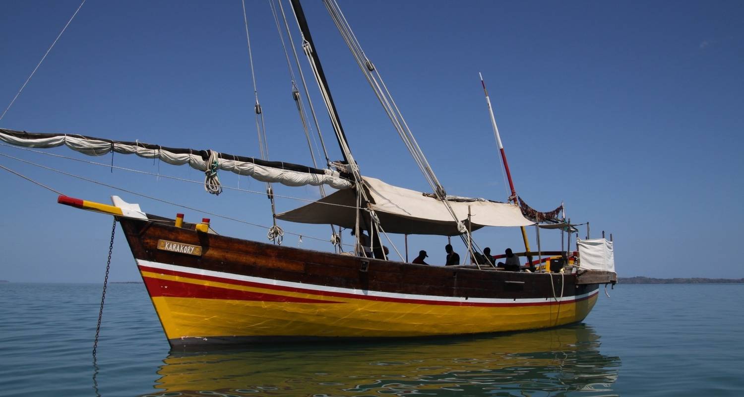 Dhow sailing in the Radama archipelago - Green Island Discovery