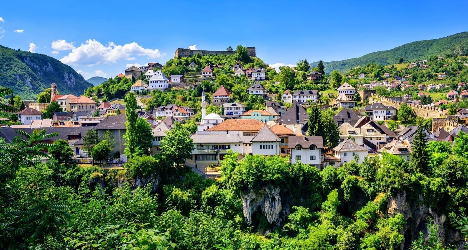 All seasons Bosnia discovery 6 days tour from Sarajevo. UNESCO sites. Nature. Architecture. History. Cuisine. Slow travel