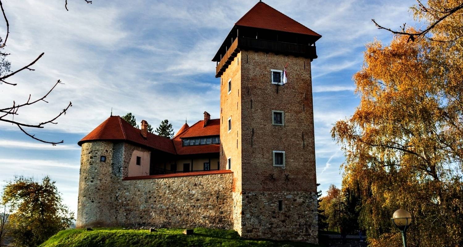 Discover Croatia + Bosnia in 7 days all seasons tour from Zagreb to Dubrovnik. UNESCO venetian towns of Dalmatian Riviera and scenic roads.